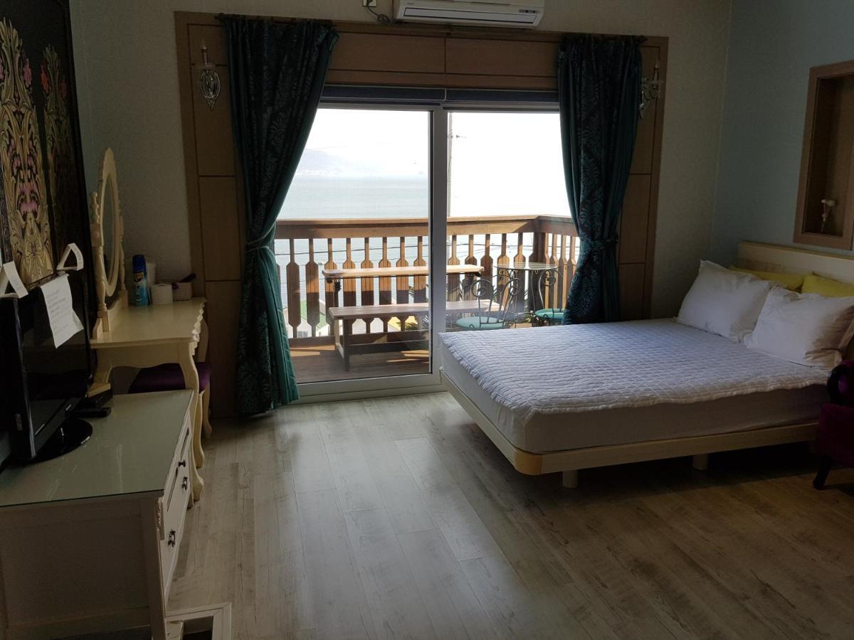 Rainbow Hill Pension Namhae Exterior foto