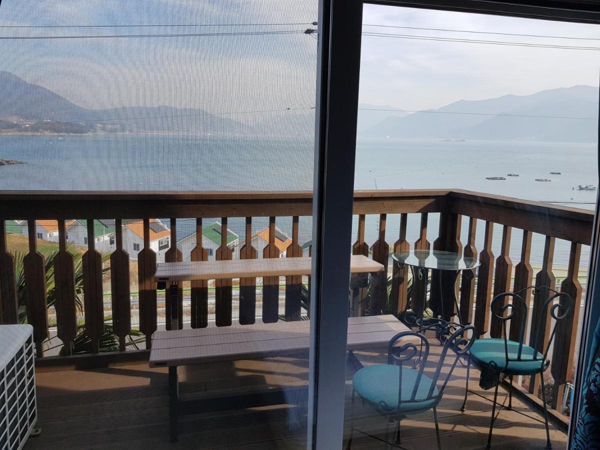 Rainbow Hill Pension Namhae Exterior foto