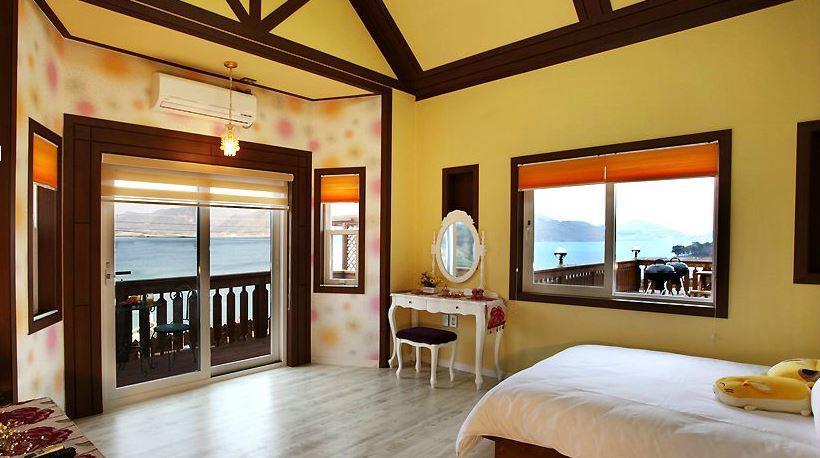 Rainbow Hill Pension Namhae Exterior foto