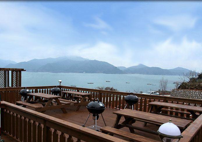 Rainbow Hill Pension Namhae Exterior foto