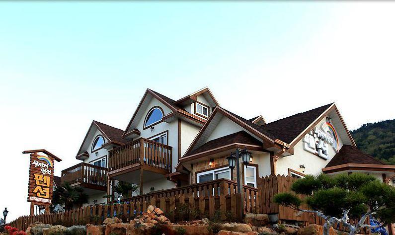 Rainbow Hill Pension Namhae Exterior foto